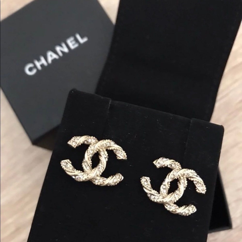*SOLD* Chanel earrings